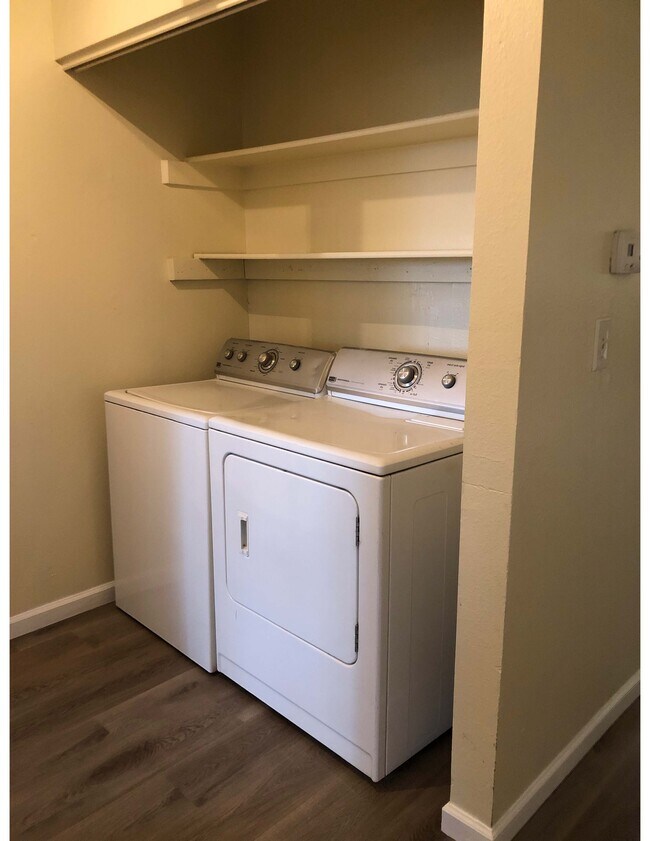 Lavandería, dentro del apartamento. - 2923 Sage St