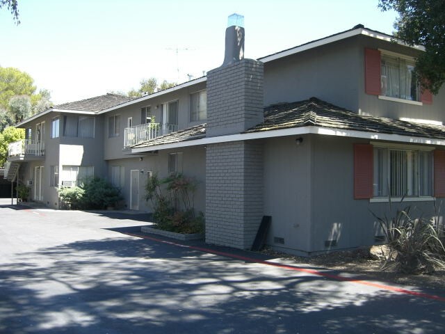 Building Photo - 140 Carlton Ave
