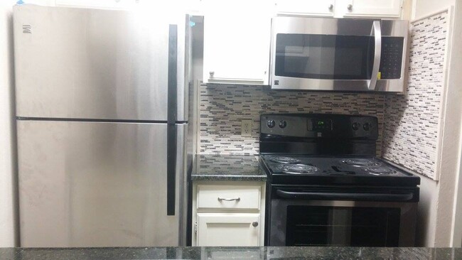 Foto del edificio - 3115 Helms St
