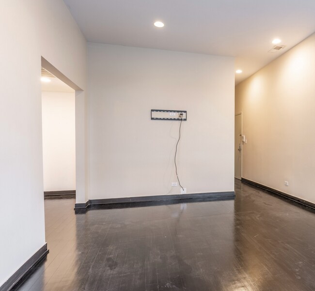 Foto del edificio - 206 W Division St