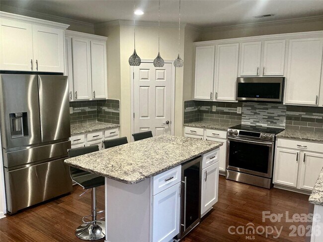 Foto del edificio - 6606 Blackwood Ln