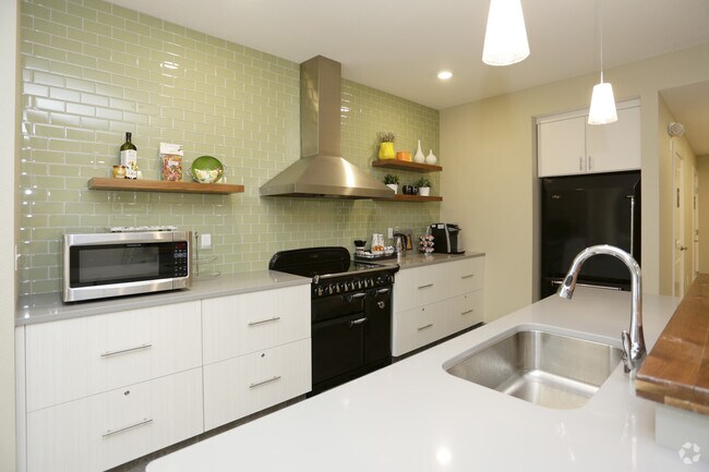 Foto del vestíbulo - West Wind Place Apartments