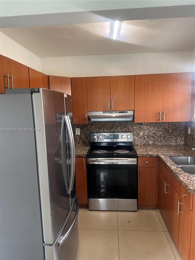 Building Photo - 16800 NE 4th Ct