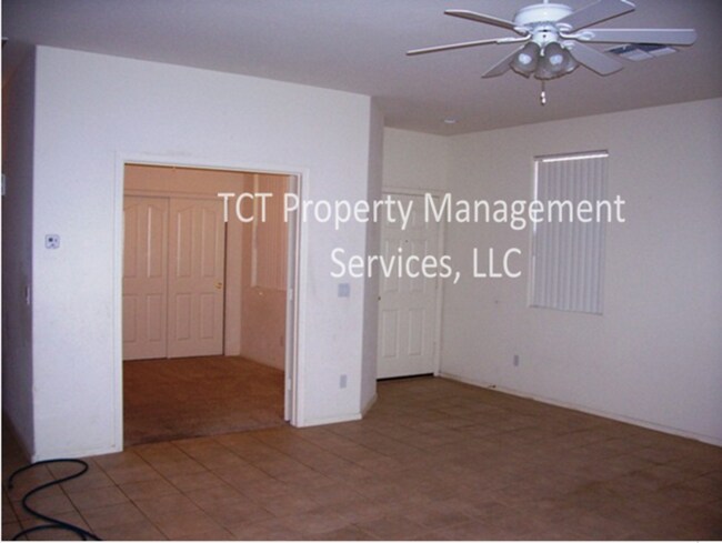 Building Photo - 4 bed/2 bath Open Floor Plan in Litchfield...