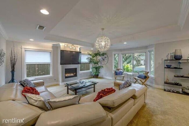 Building Photo - 3 br, 2 bath House - 764 Almarida Drive