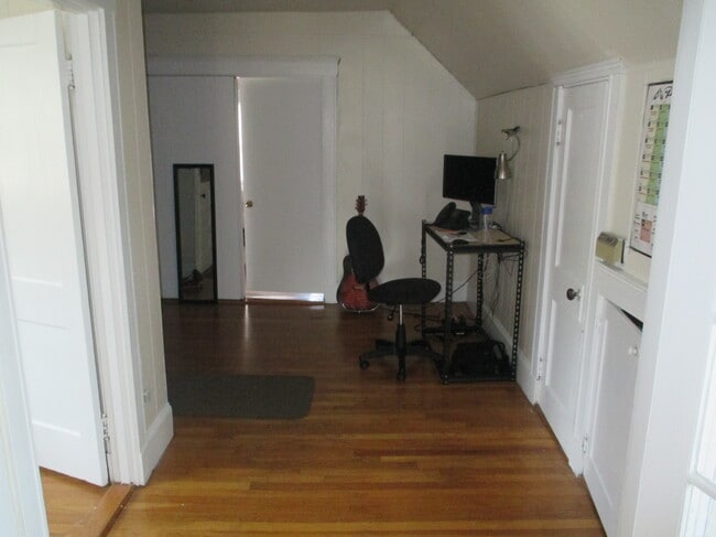 Building Photo - 11 Feneno Ter