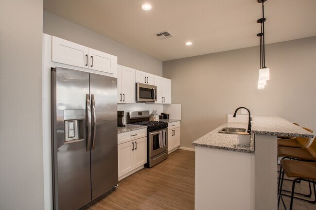 Foto del edificio - Up To $200 off per month! Immediate Move In Available!