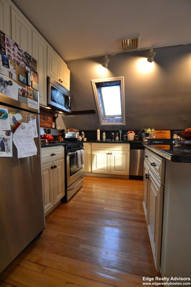 Building Photo - 9 Mapleton St