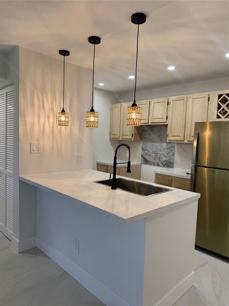 Foto principal - 1865 Palm Cove Blvd