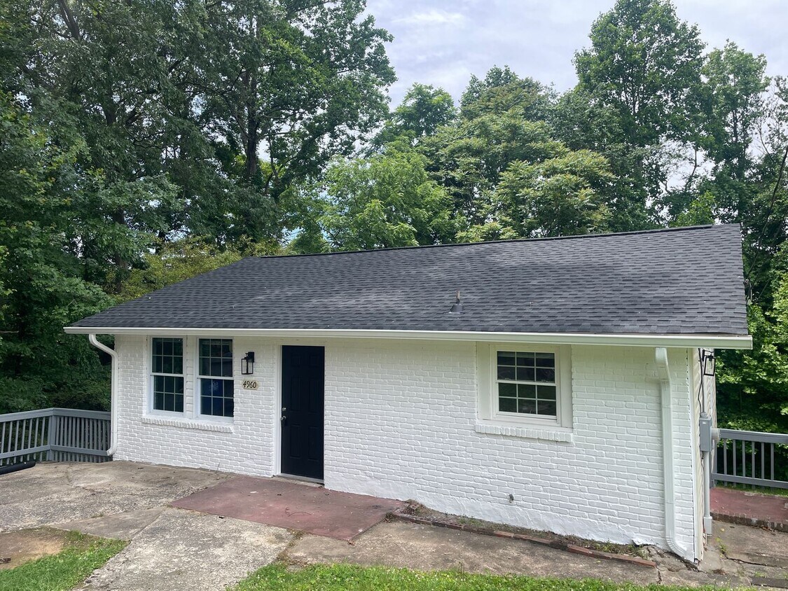 Foto principal - 4960 Deland St