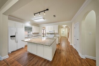 Building Photo - 3316 Grassy Lake Dr
