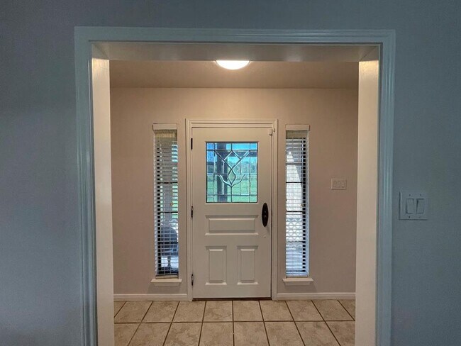 Foto del edificio - 5001 Blue Bluff Rd