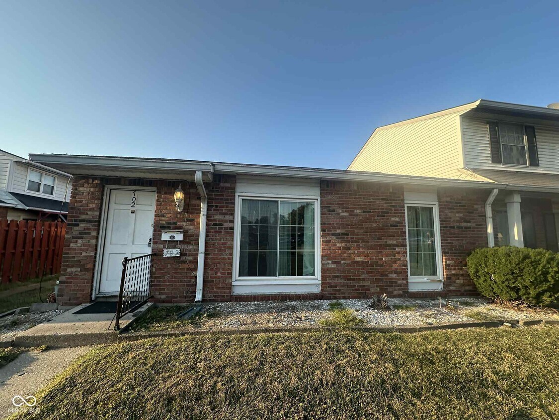 Primary Photo - 702 E Thompson Rd