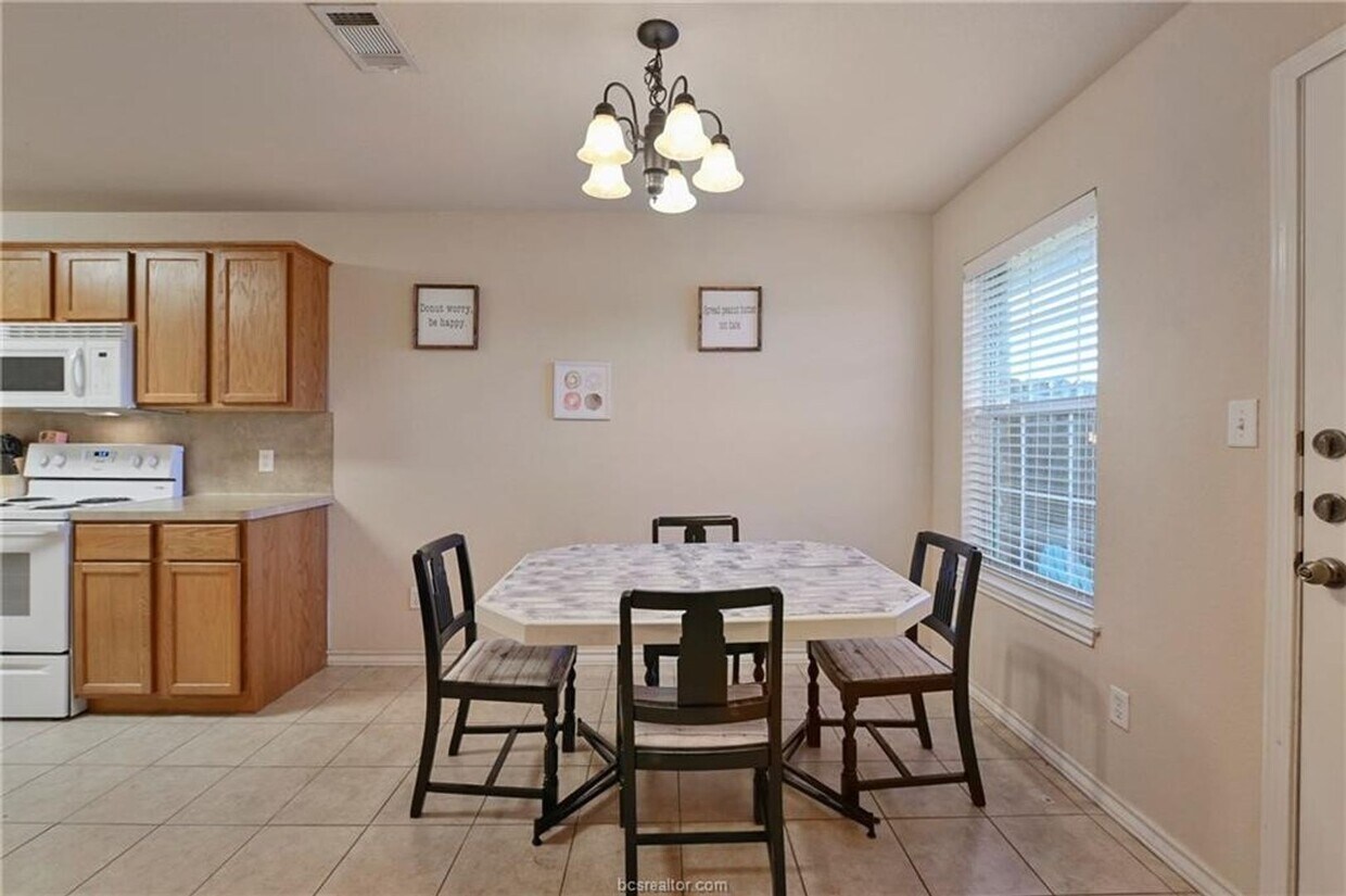 Primary Photo - AUGUST 2026-2027 PRE-LEASE!! Don't miss this beautiful duplex located within minutes of Texas A&M!