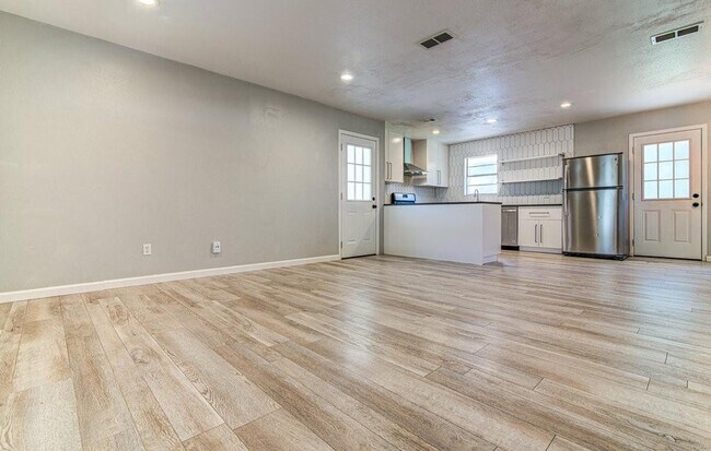 Building Photo - 8523 Brookfield Dr