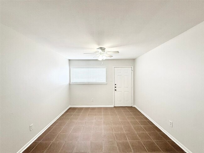 Foto del edificio - 1141 N Durham Dr