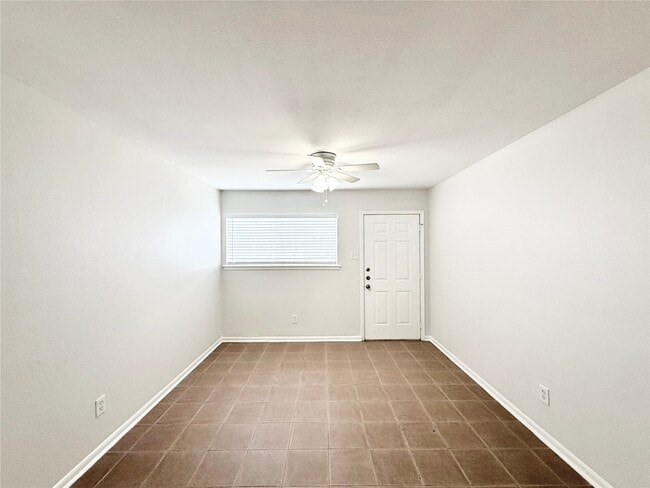 Building Photo - 1141 N Durham Dr