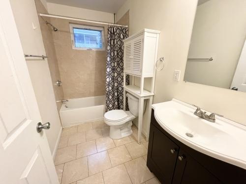 Building Photo - 4 bedroom in Newton MA