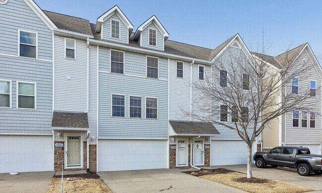 Building Photo - 6806 S 182nd Ct