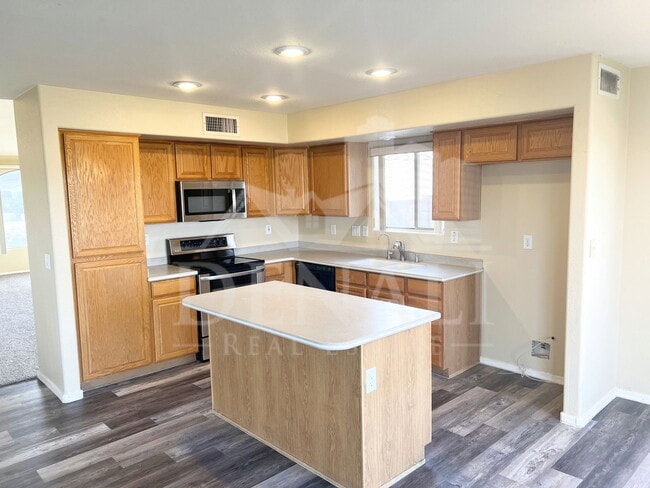 Building Photo - 2207 S Peppertree Ct