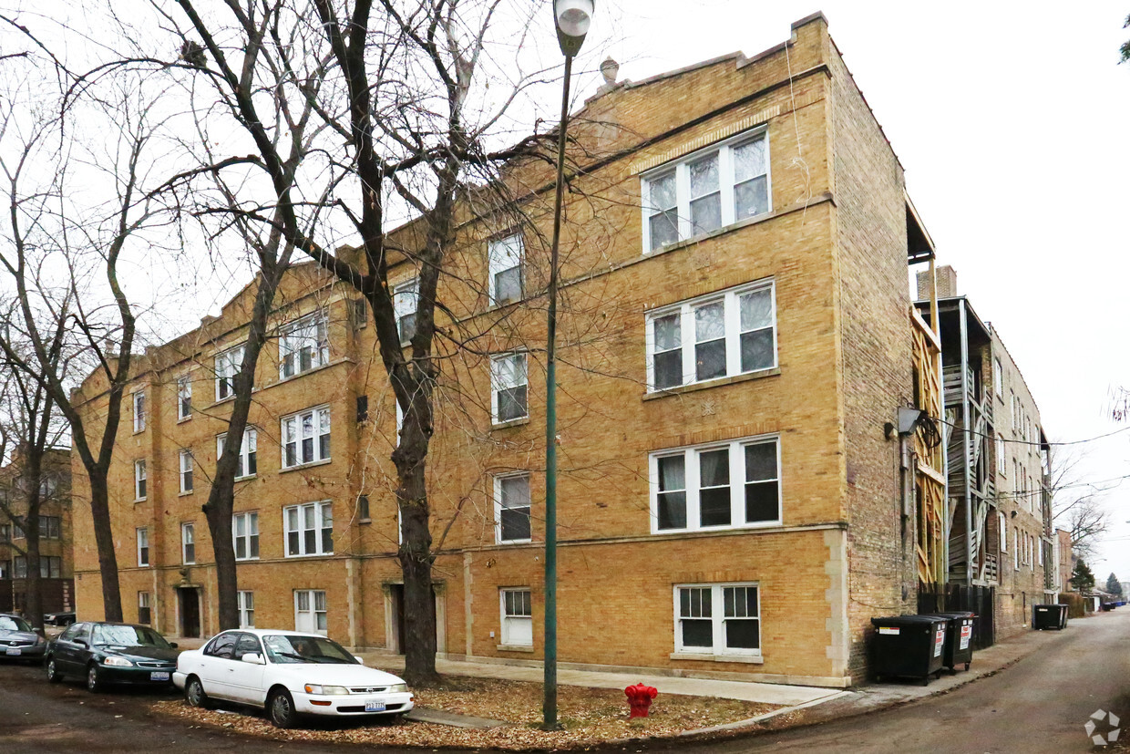 Building Photo - 4431-4447 N Lawndale Ave