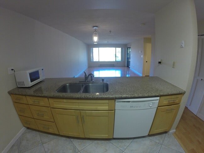 Building Photo - 725 Mariposa Ave.