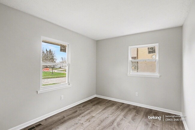 Building Photo - 217 Moorfield Dr