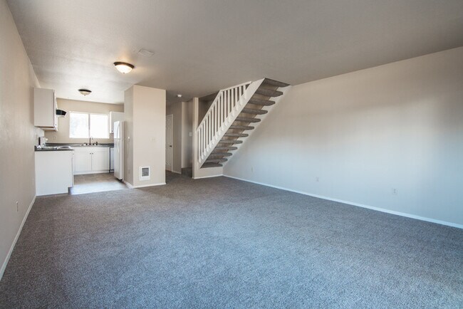 Building Photo - Newly updated Spirit Lake Apartment