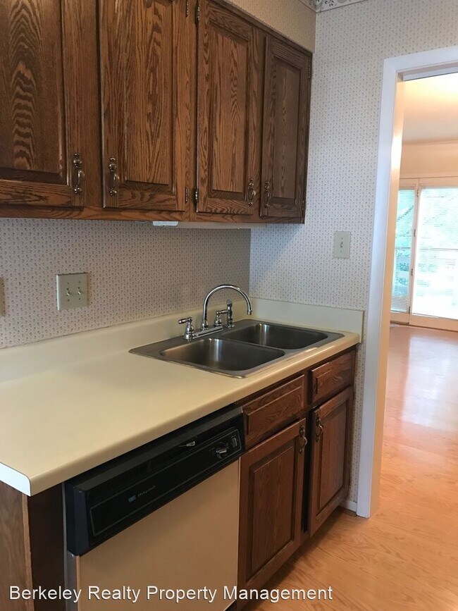 Building Photo - 2 br, 1.5 bath House - 30 Bromley Drive