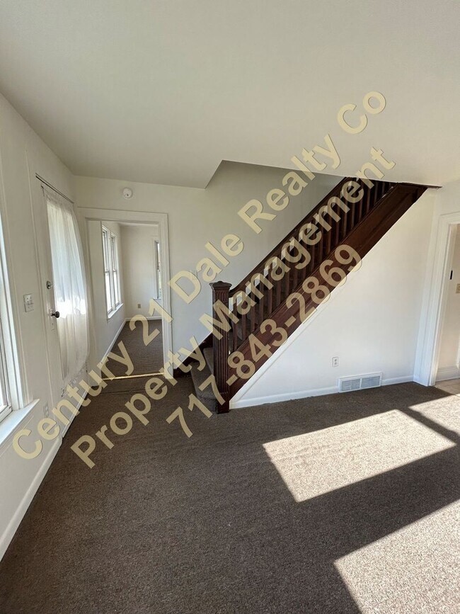 Building Photo - Three Bedroom Home in Eastern School District