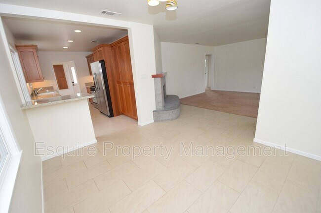 Foto del edificio - 3170 Trinity Dr