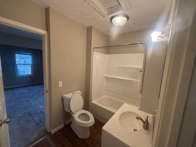 Foto del edificio - West End Comfort with Updated Kitchen