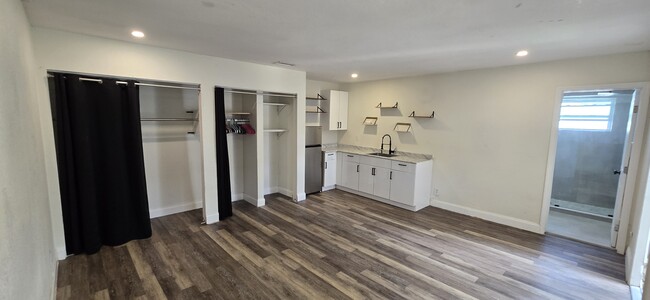 Building Photo - 201 NE 2nd Ave