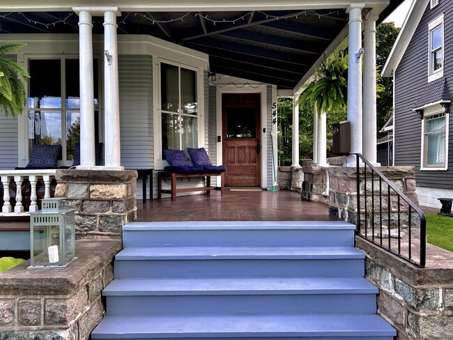 Building Photo - Victorian Gem in the Heart of Downtown – F...