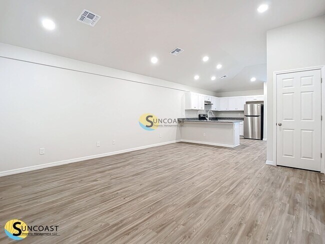 Foto del edificio - 17133 Thompson Ave