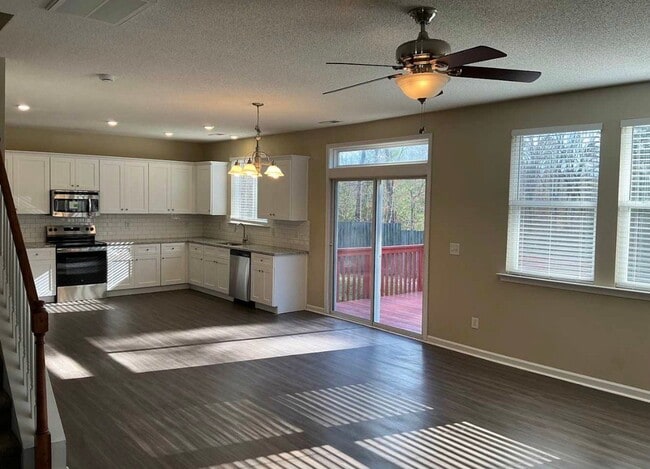 Building Photo - 313 Rondelay Dr