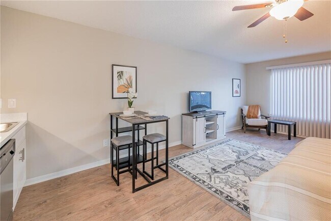 Foto del edificio - 9815 Copper Creek Dr