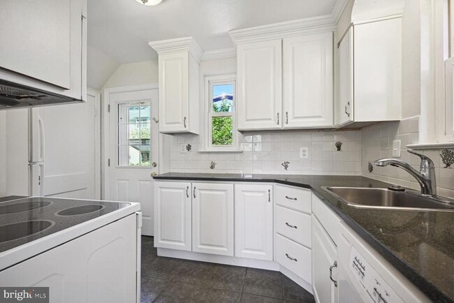 Building Photo - 5310 Ventnor Rd