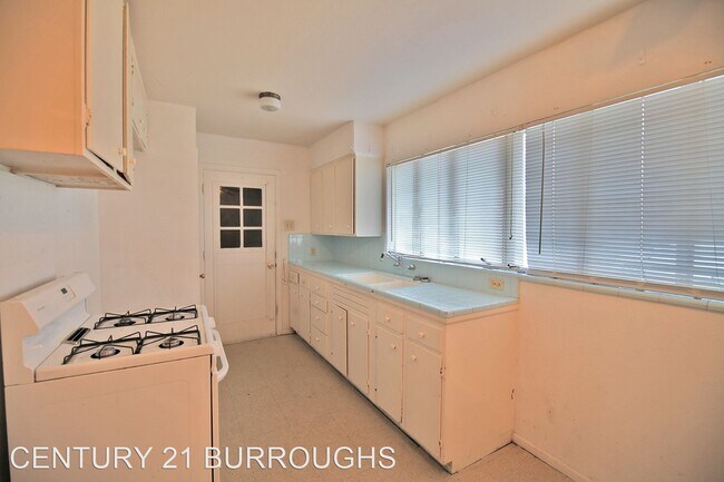 Building Photo - 3 br, 1 bath House - 554 Blaze