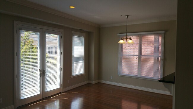 Foto del edificio - East Main Street