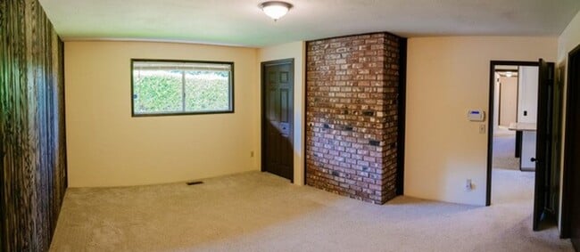Building Photo - 2134