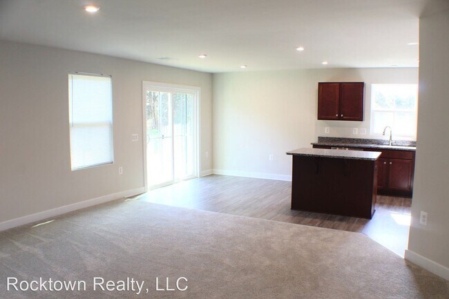 Building Photo - 3 br, 2 bath House - 109 South Peak Drive