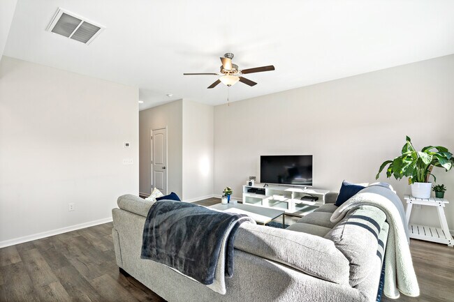 Foto del edificio - 326 Trail Branch Ct