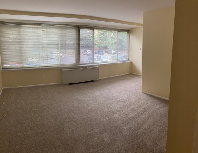 Building Photo - 1210 N Taft St