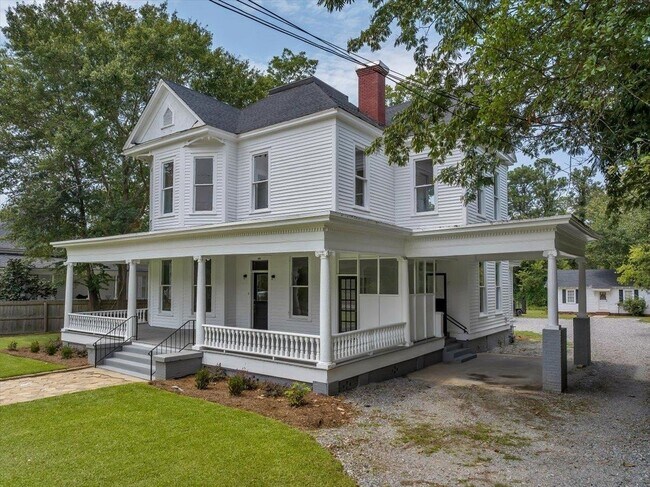 Foto del edificio - 909 Bellevue Ave