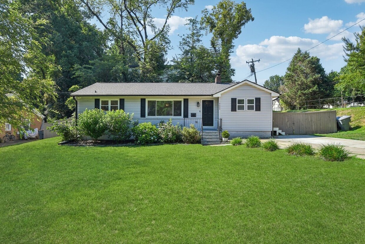 Foto principal - Charming 3BR House in Charlotte