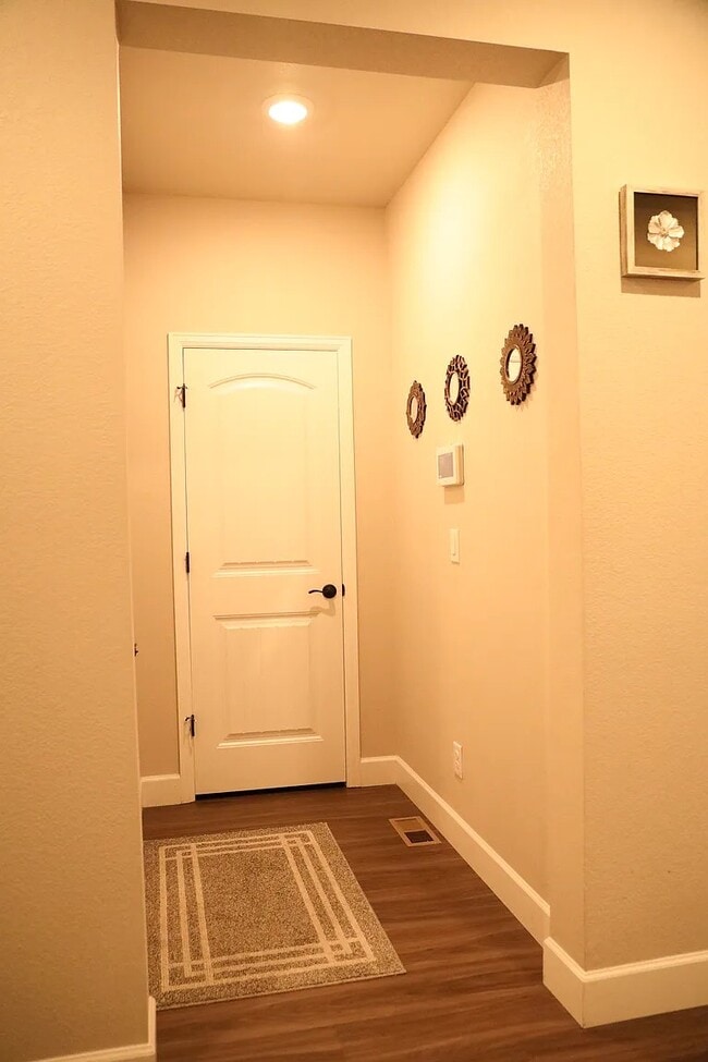 Building Photo - 18281 Grosbeak Pl