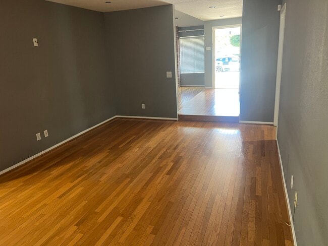 Building Photo - 7621 Sale Ave