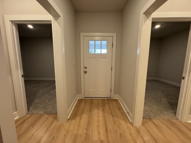 Building Photo - 12631 Whitcomb Cir
