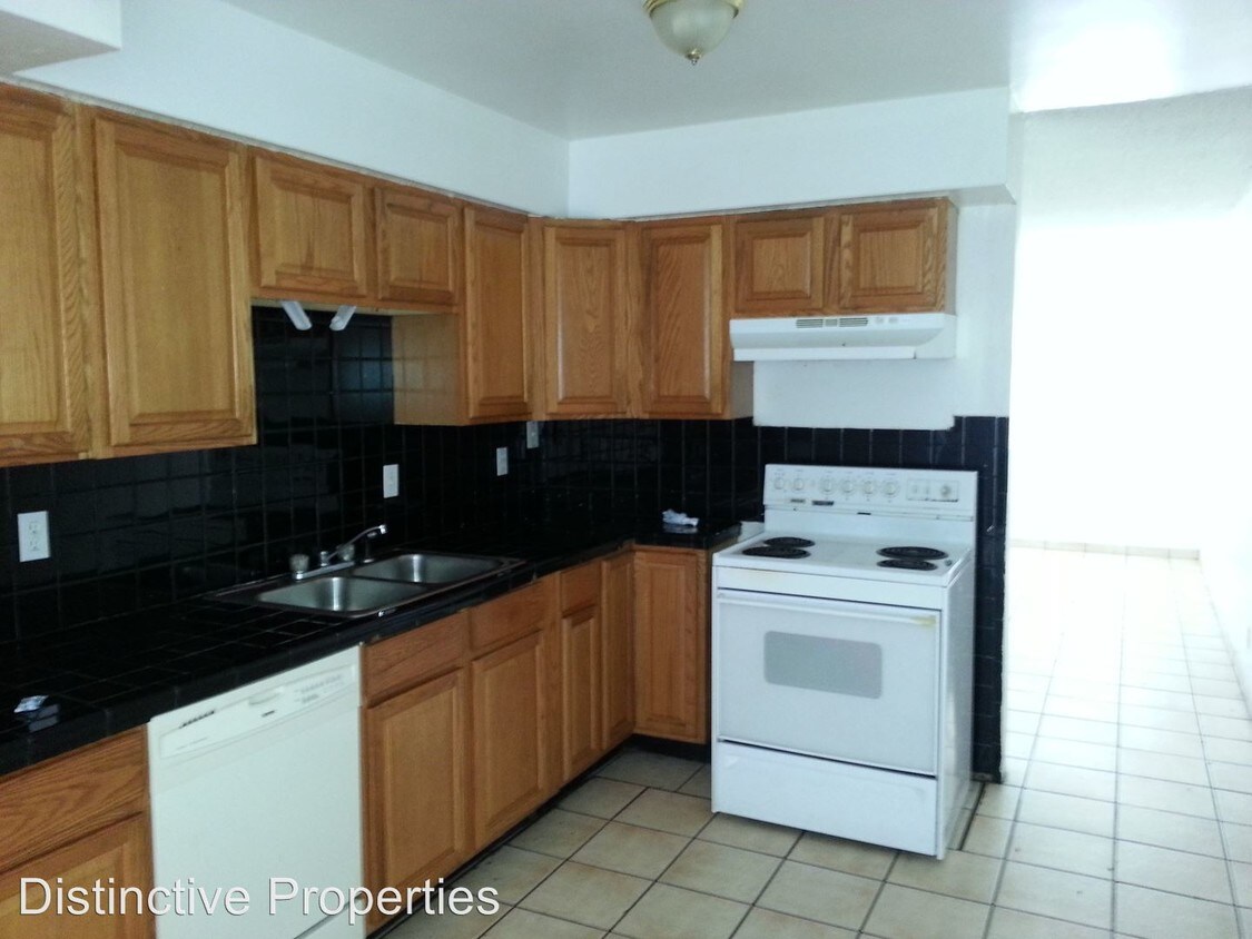 Primary Photo - 1108 Monterey St